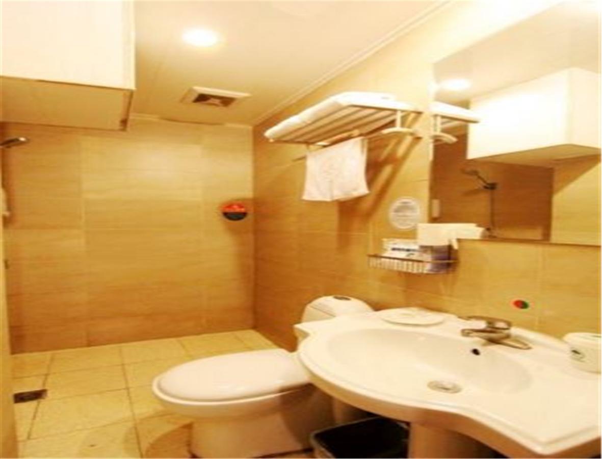 Greentree Inn Shandong Qingdao Railway Station Zhanqiao Yacht Wharf Express Buitenkant foto